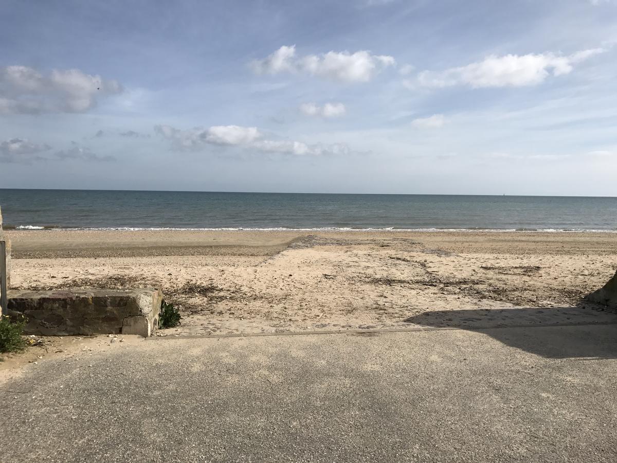 Hotel De La Plage Quinéville Dış mekan fotoğraf